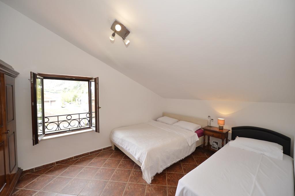 Apartment Atina Kotor Extérieur photo