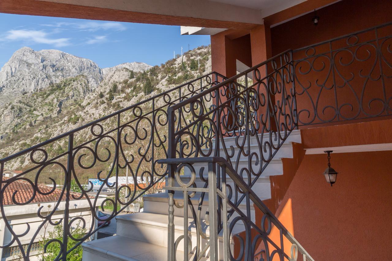 Apartment Atina Kotor Extérieur photo